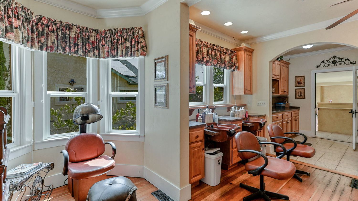 Standalone Commercial Cottage: 2437 Old Eureka Way, Redding, CA 96001